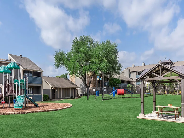 Villas at Alameda — Photo 9