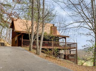 910 Laurel Lick Rd, Pigeon Forge, TN 37863