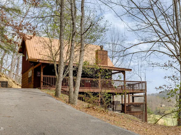 910 Laurel Lick Rd, Pigeon Forge, TN 37863