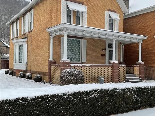 425 Broadway Ave, Wellsville, OH 43968