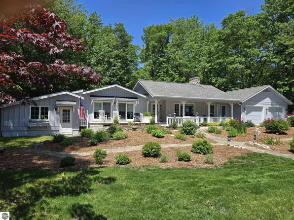 12981 N Forest Beach Shrs, Northport, MI 49670