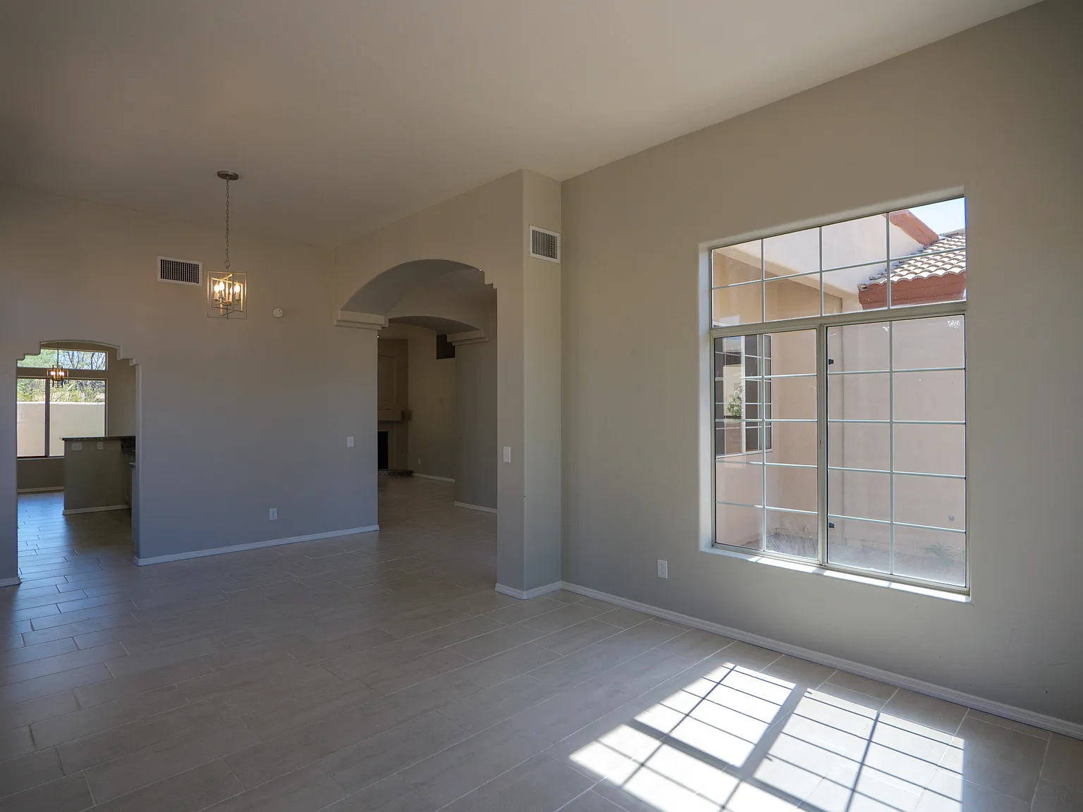 3 bed, 1893 sqft, $2,185 — Photo 4