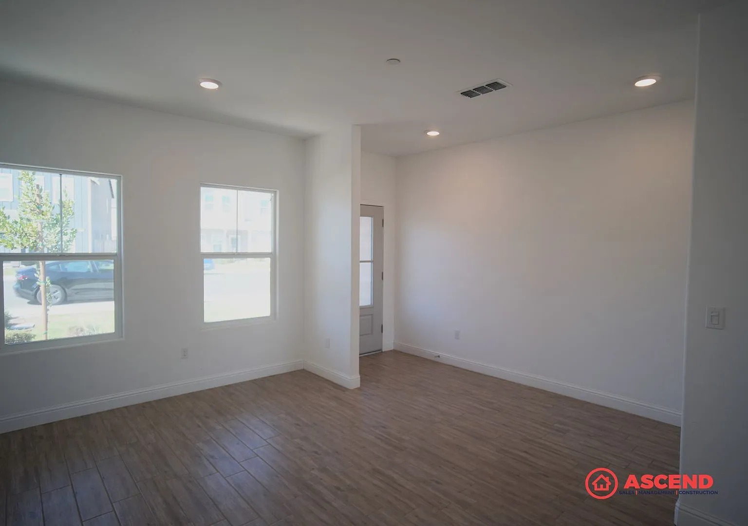 Stunning Home in Gossamer Grove! — Photo 4