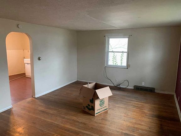 4th image of 704 Henry St