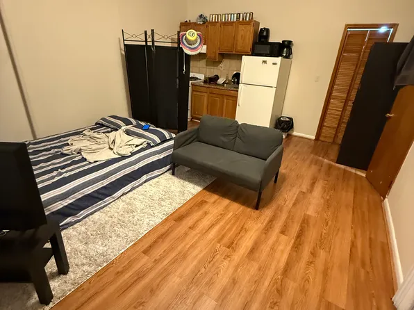 147 E 1st Ave Floor 1, Roselle, NJ 07203