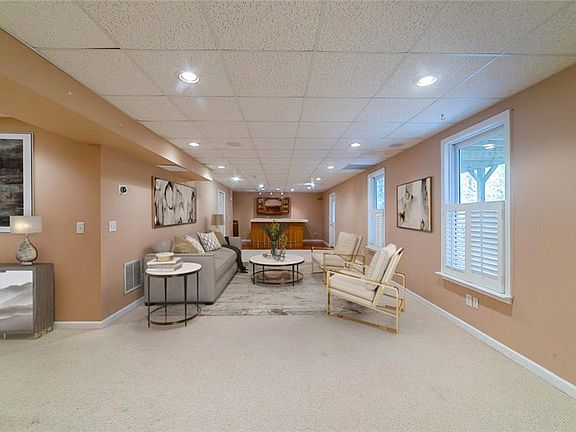 3rd image of 912 Brookgreen Pl
