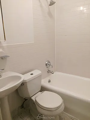 Rented by City Connections Realty | media 15