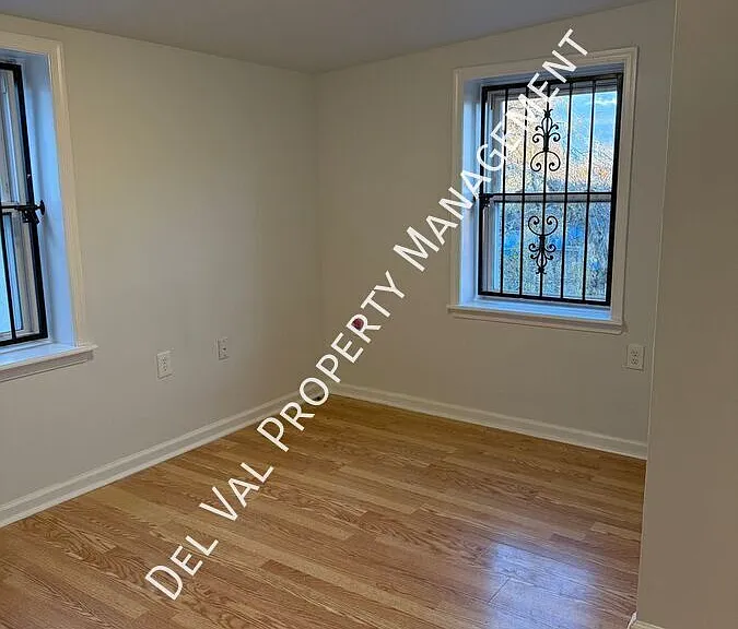 2427 N 10th St — Photo 14