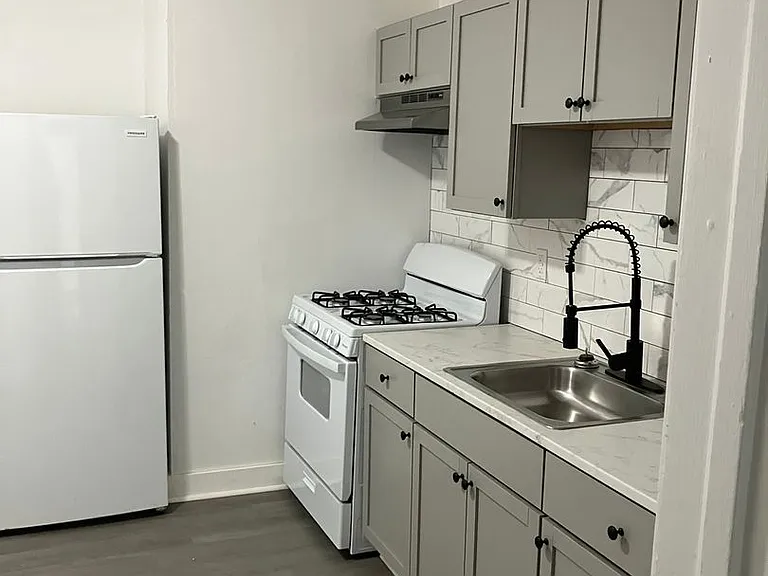 430-432 E Orange St — Photo 5