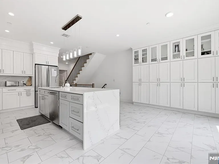 30 Lafayette Ave — Photo 12