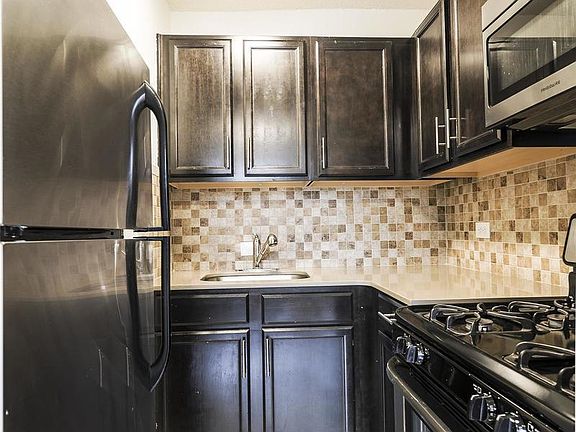 4th image of 420 E 102nd St APT 4E