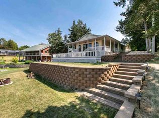 26378 212th Ave, Manchester, IA 52057