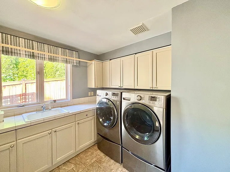 16558 SE 58th Pl — Photo 19