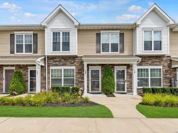 180 Ashley Court #180, Central Islip, NY 11722