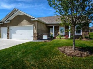 5 Blackstone Way, Le Claire, IA