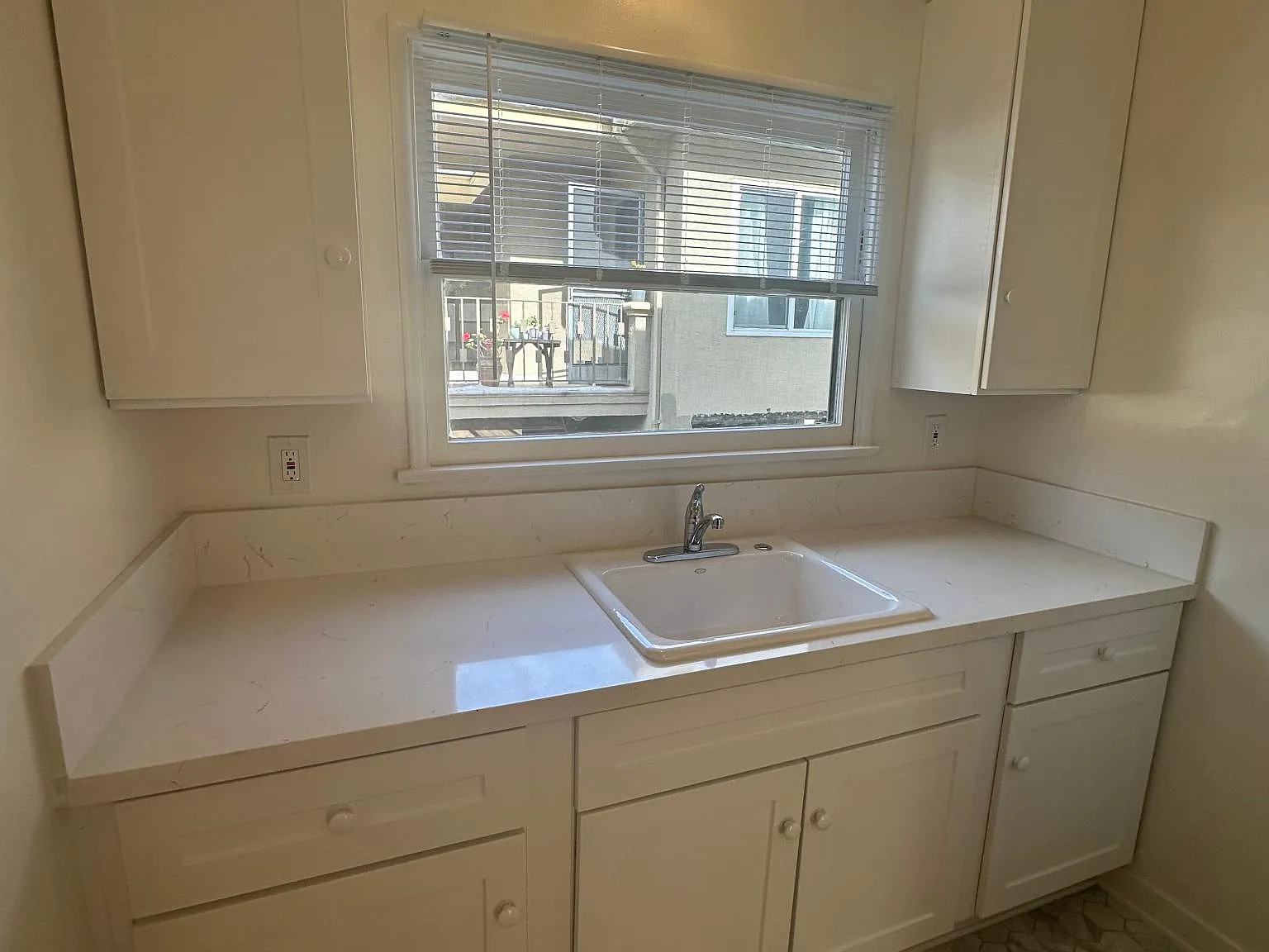 1 bed, 750 sqft, $2,300 — Photo 3