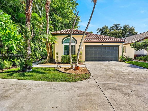 3rd image of 1419 Banyan Cir