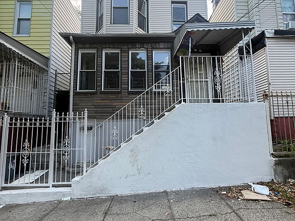 2nd image of 1433 Saint Lawrence Ave