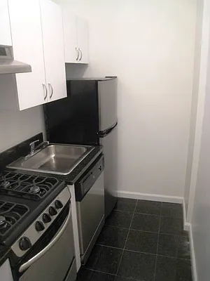 Rented by City Connections Realty | media 4