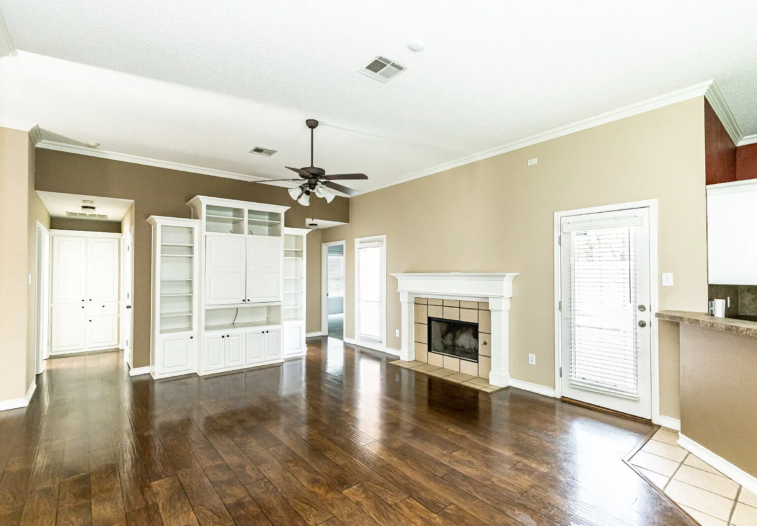 3 bed, 2.0 bath, 1450 sqft, $1,595 — Photo 4