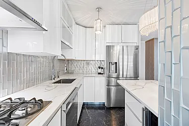 Sold by Thomas Lipovetsky, LREB