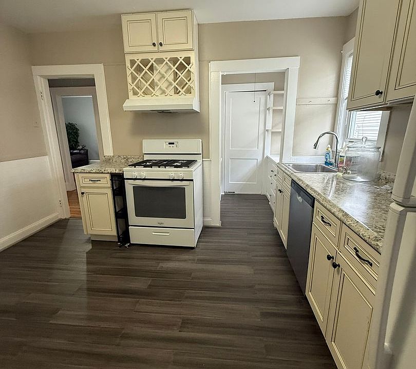 1st image of 30 Matchett St #1