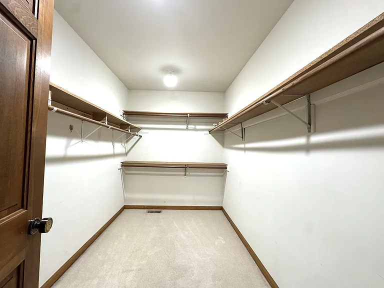 1217 Yorkshire Dr — Photo 16