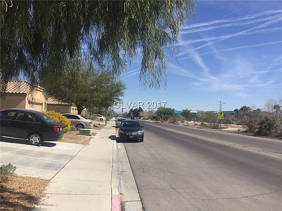 4th image of 1204 E El Campo Grande Ave