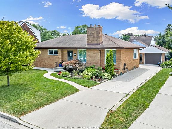 2nd image of 2065 Verdun Ave