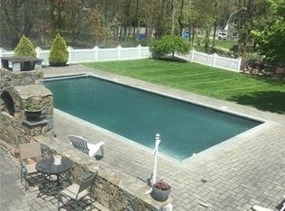 1 Duck Pond Rd, Westport, CT 06880