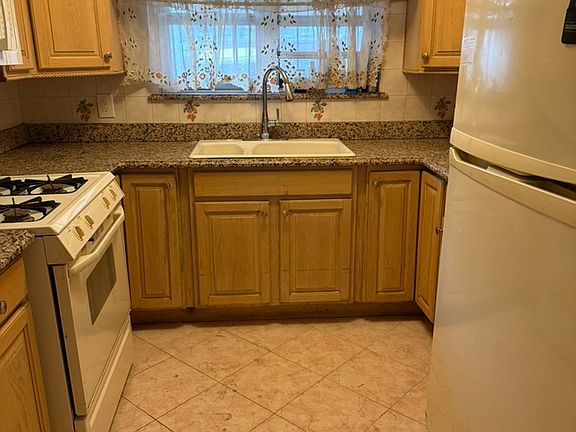 5th image of 728 E 95th St Floor 2
