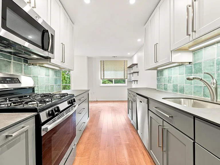 1640 Oakwood Dr #W305 — Photo 5