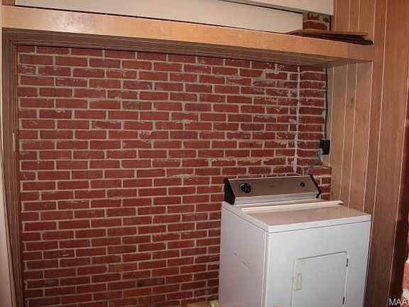 5th image of 984 Parkwood Dr