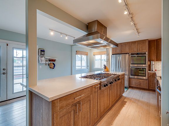 2nd image of 1009 8th St #1