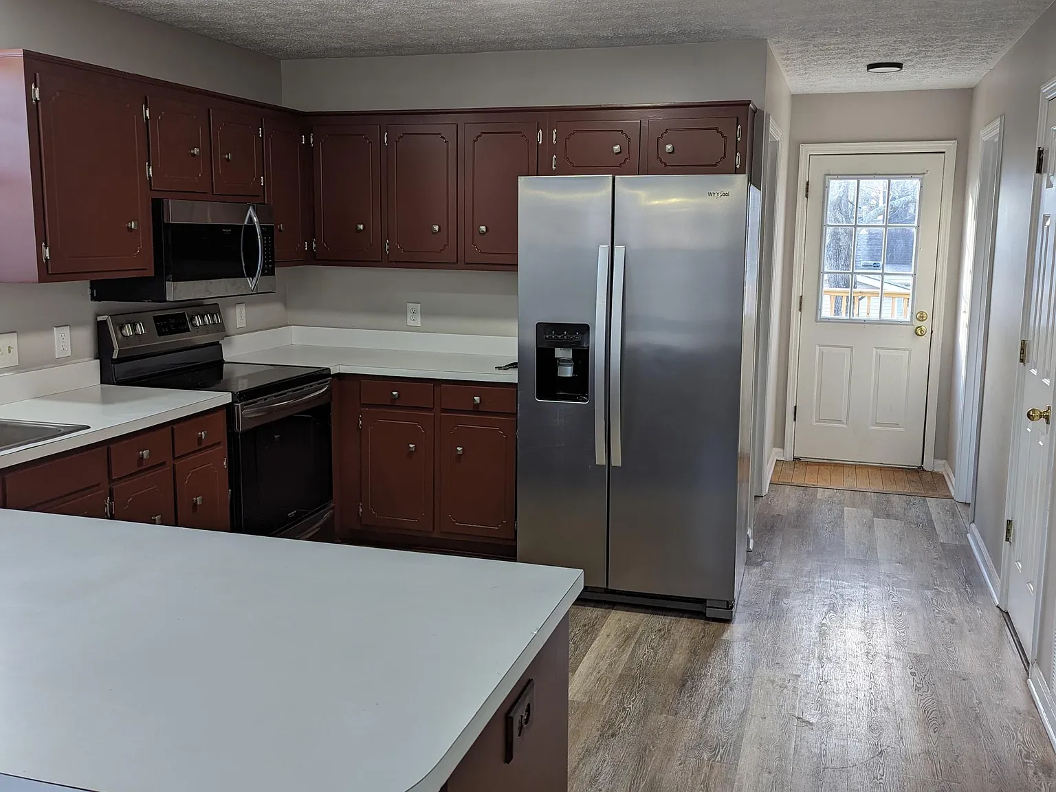 3 bed, 2184 sqft, $2,285 — Photo 2