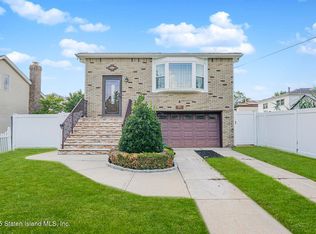 875 Woodrow Rd, Staten Island, NY 10312