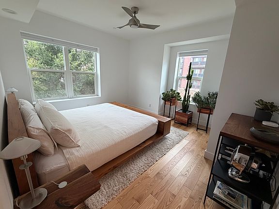 5th image of 918 13th St