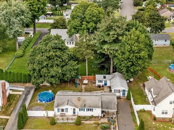 80 Quartus St, Chicopee, MA 01013