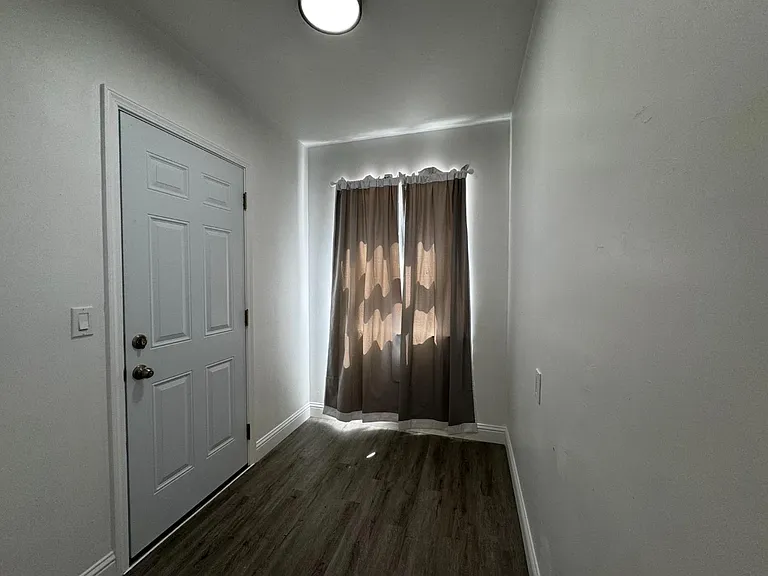 1106 N Fruit Ave — Photo 16