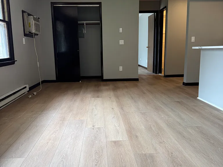 170 Knox — Photo 17