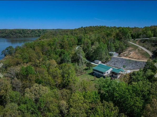 3205 Rocky Point Ln, Stewart, TN 37175