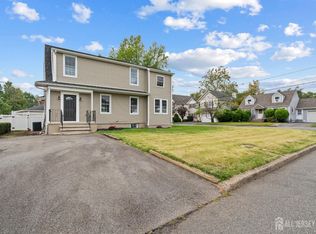 47 Glendale Rd, Colonia, NJ 07067