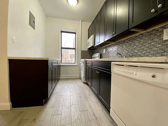 5th image of 552 W 185th St #15