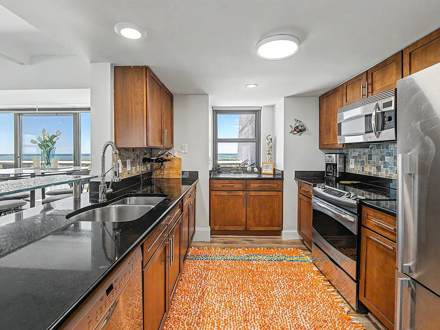 1 bed, 1.5 bath, 1000 sqft, $2,500 — Photo 4