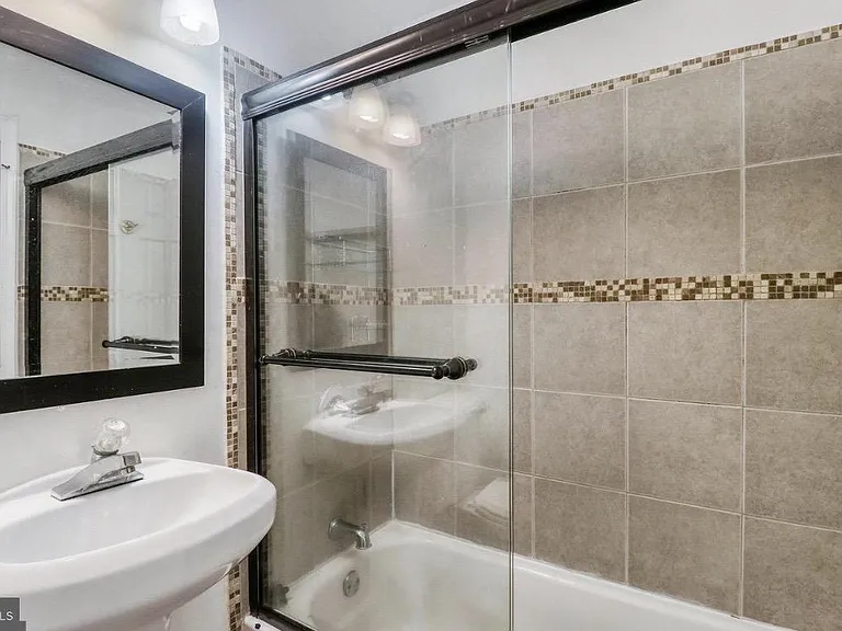 5012 Gainsborough Dr — Photo 8