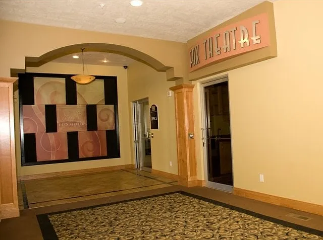 Foxmoor Apartments — Photo 3