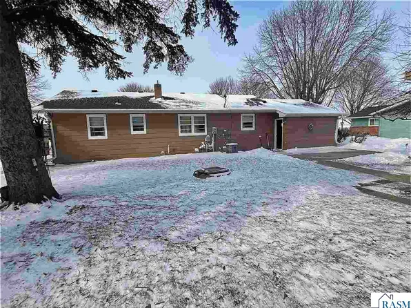 1003 N Renville St, Winthrop, MN 55396