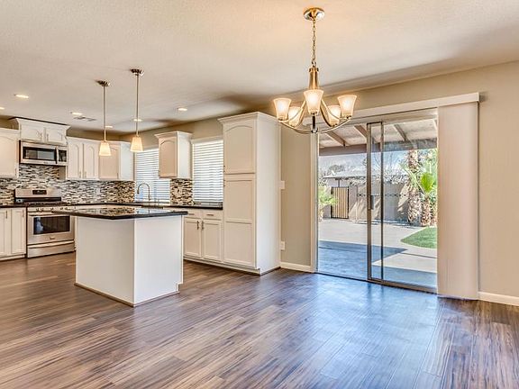 3rd image of 1008 N Westfall Cir