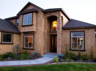 2 Oak Dr, Oakwood Hills, IL 60013