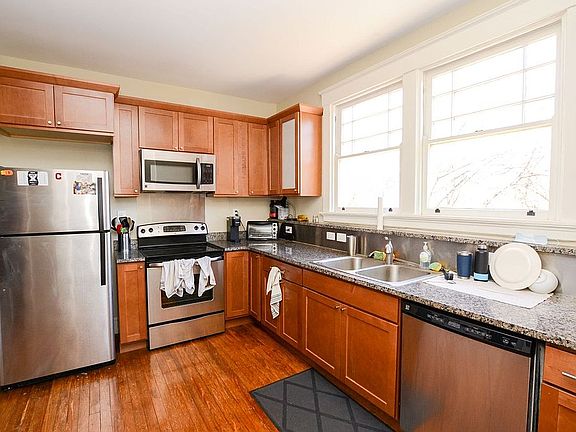3rd image of 933 Marion Ave